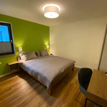 Luxurioeses Ferienapartment A2 Mit Umzaeunten Garten, 55qm