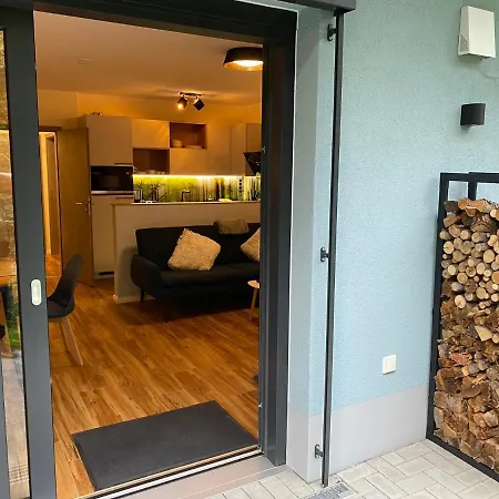 Luxurioeses Ferienapartment A2 Mit Umzaeunten Garten, 55qm בית נופש אמצברג