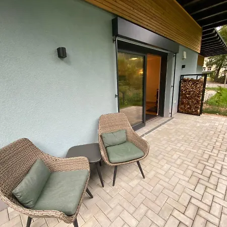 Luxurioeses Ferienapartment A2 Mit Umzaeunten Garten, 55qm