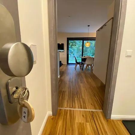 Luxurioeses Ferienapartment A2 Mit Umzaeunten Garten, 55qm *